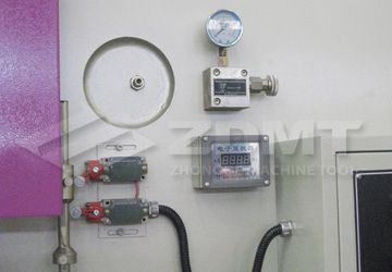 上滑塊行程電動調節，數字顯示.jpg