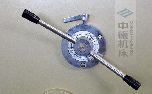 ZDS-832剪板機刀片間隙手動調節器，刻度清淅，調節省力又簡便.jpg